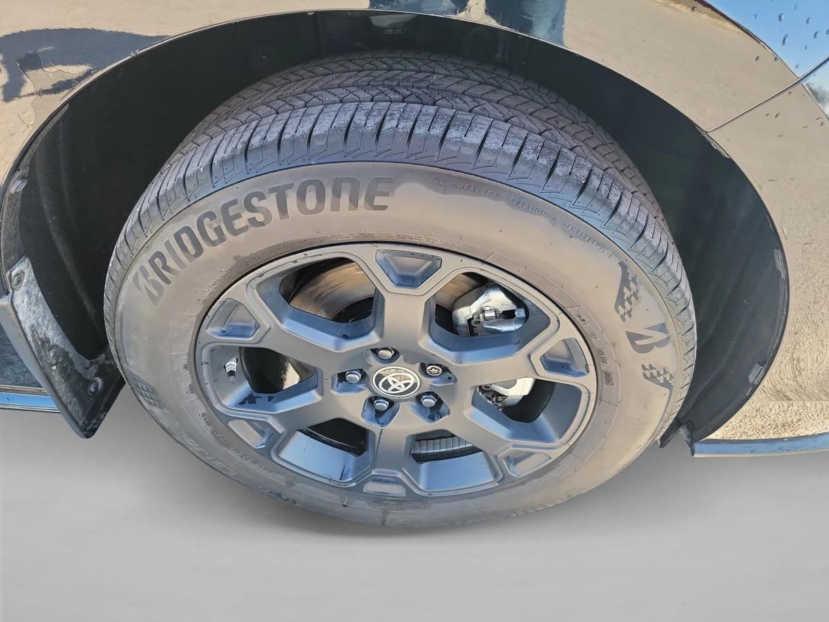 2025 Toyota Sienna - Image 10