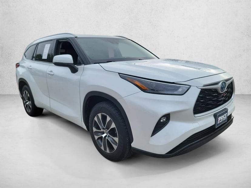 2022 Toyota Highlander Hybrid - Image 2