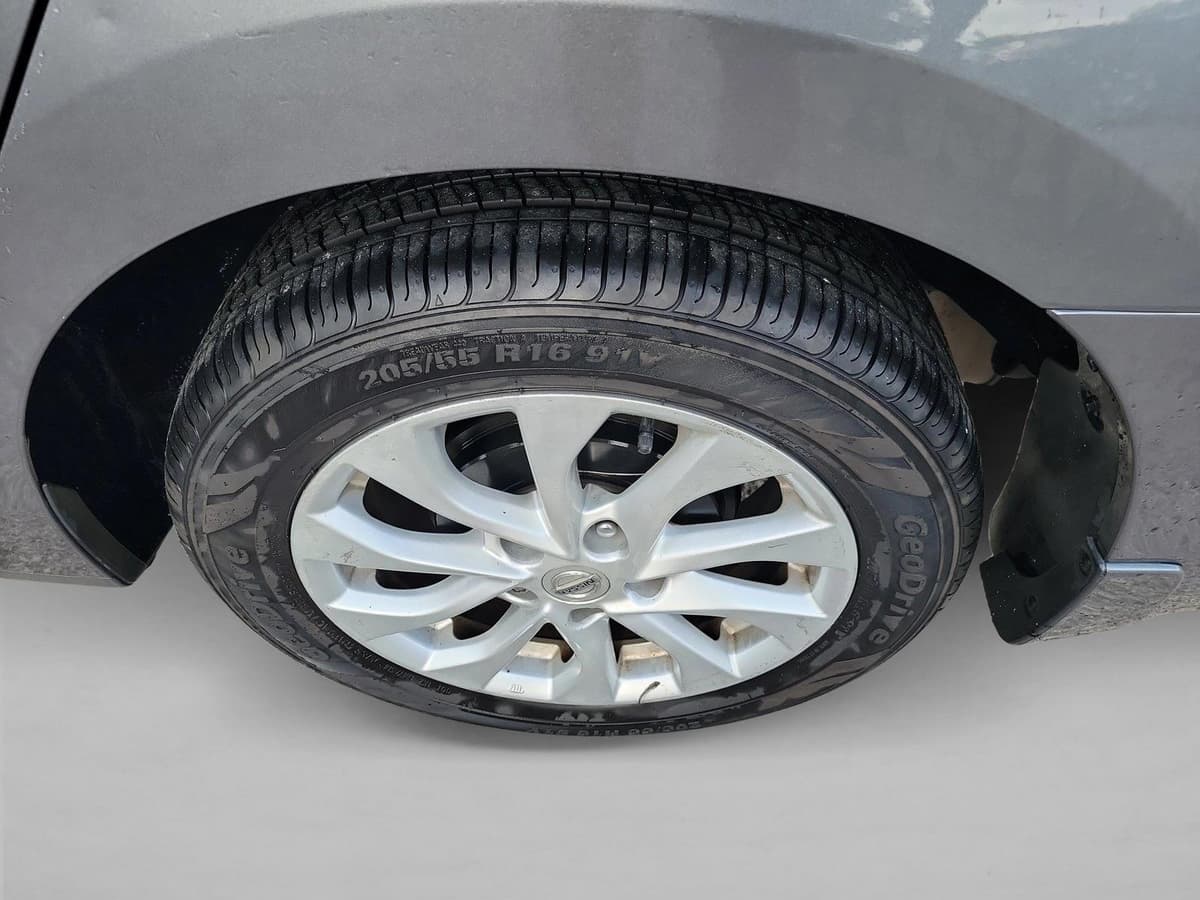 2017 Nissan Sentra - Image 11