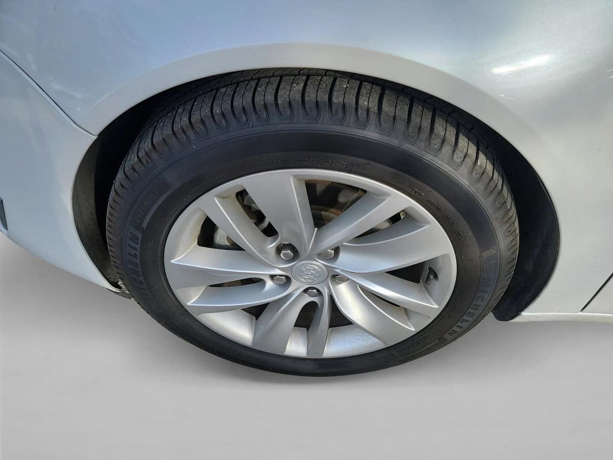 2016 Buick Regal - Image 9