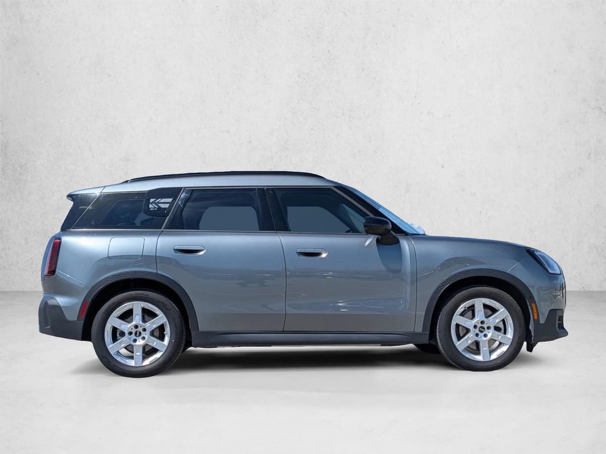 2025 MINI SE Countryman - Image 4