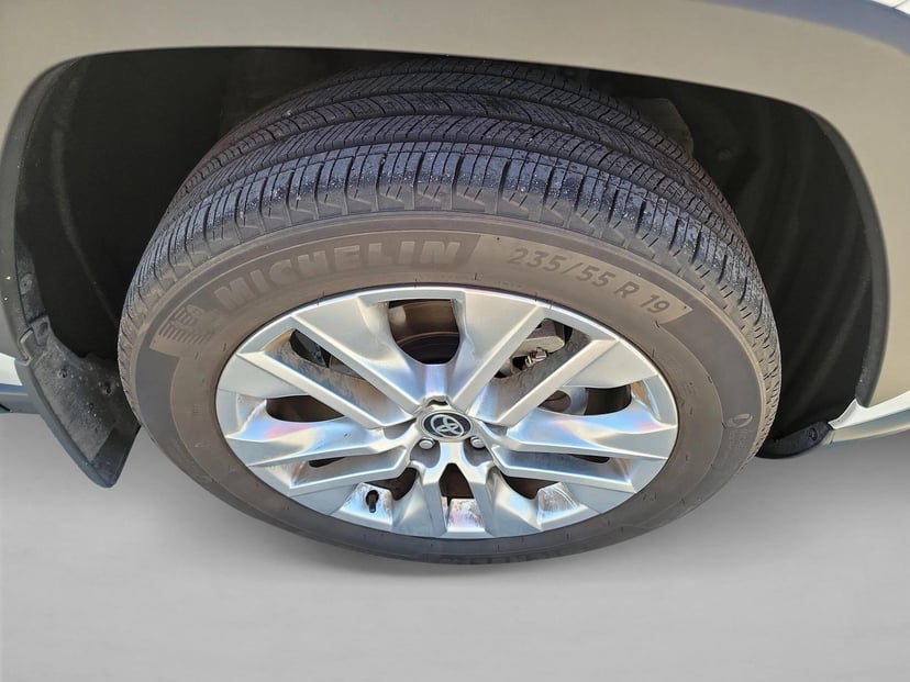 2025 Toyota RAV4 - Image 10