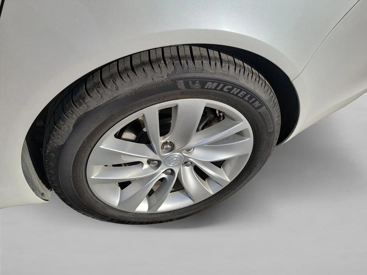 2016 Buick Regal - Image 12