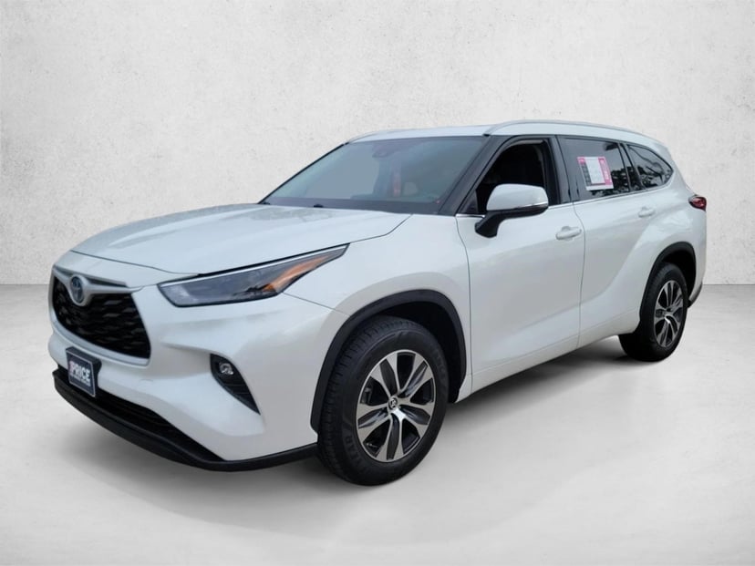 2022 Toyota Highlander Hybrid - Image 1