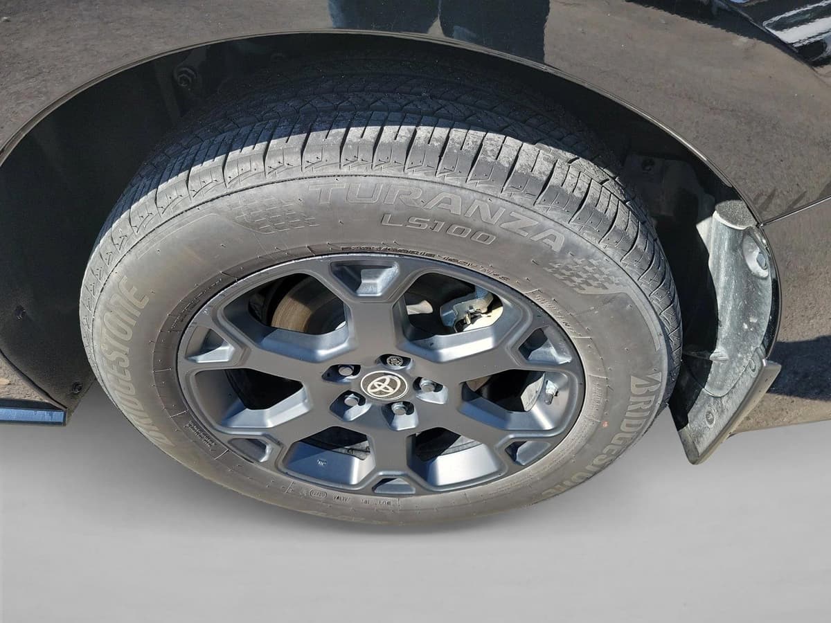 2025 Toyota Sienna - Image 12