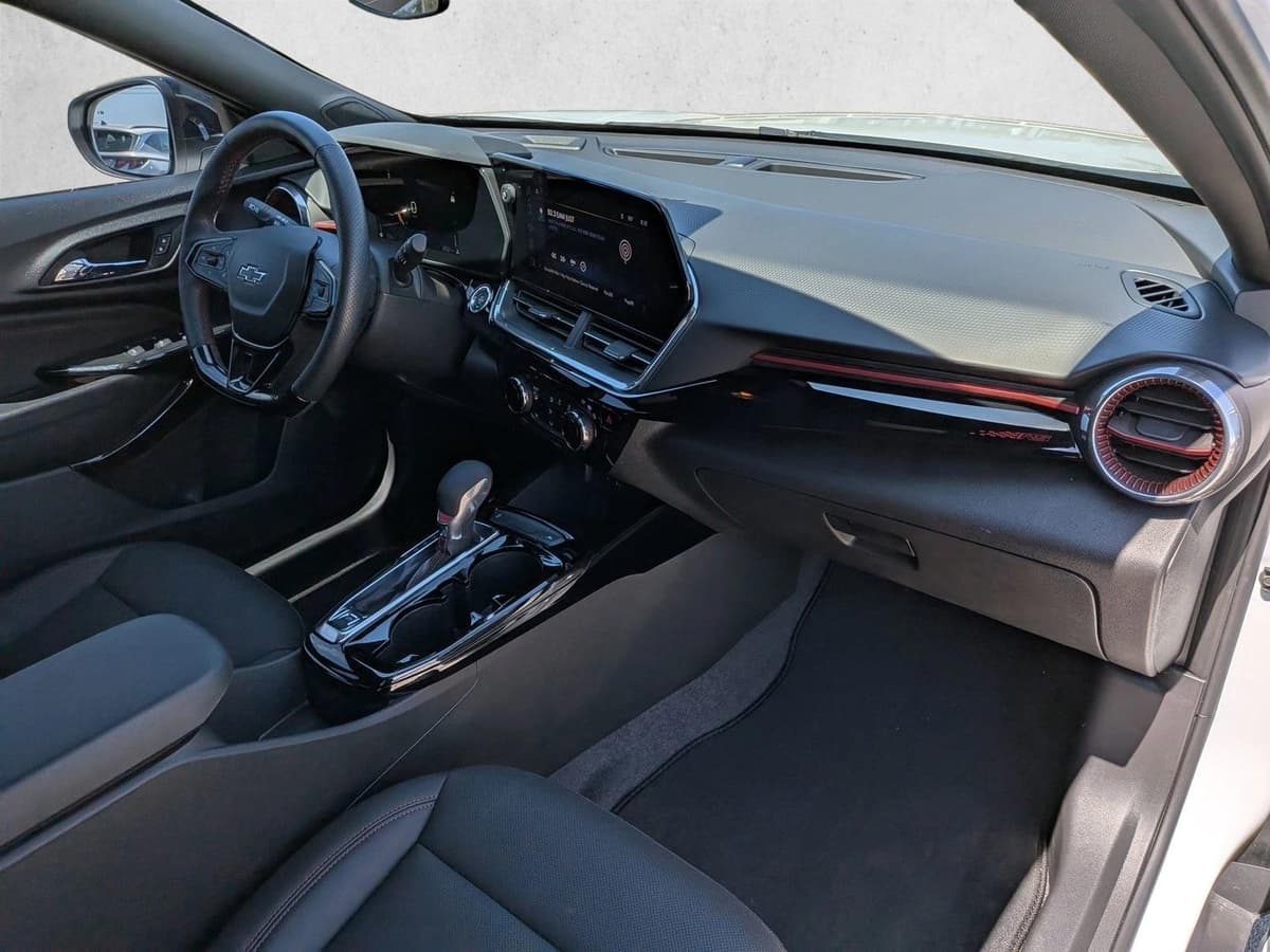 2025 Chevrolet Trax - Image 21