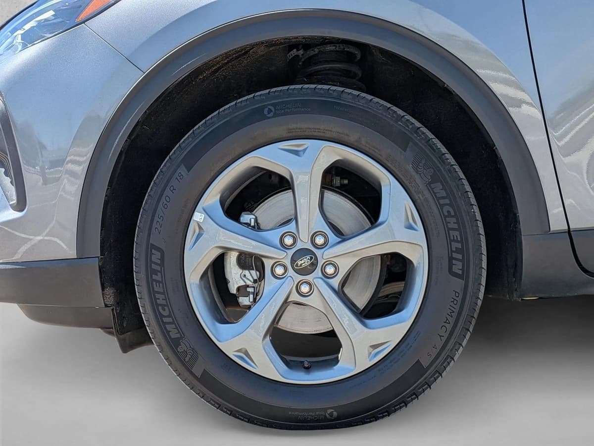 2025 Ford Escape - Image 24