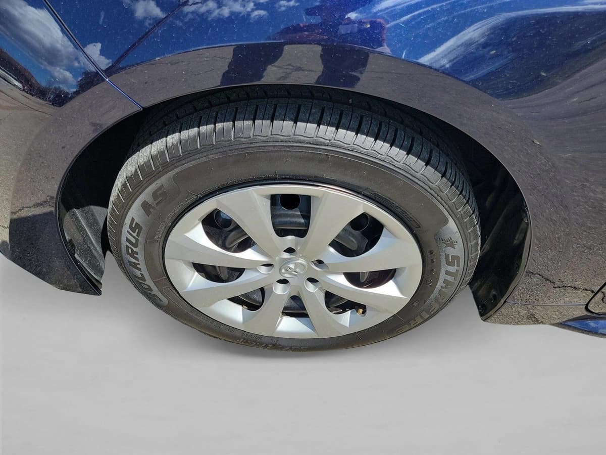 2025 Toyota Corolla - Image 9