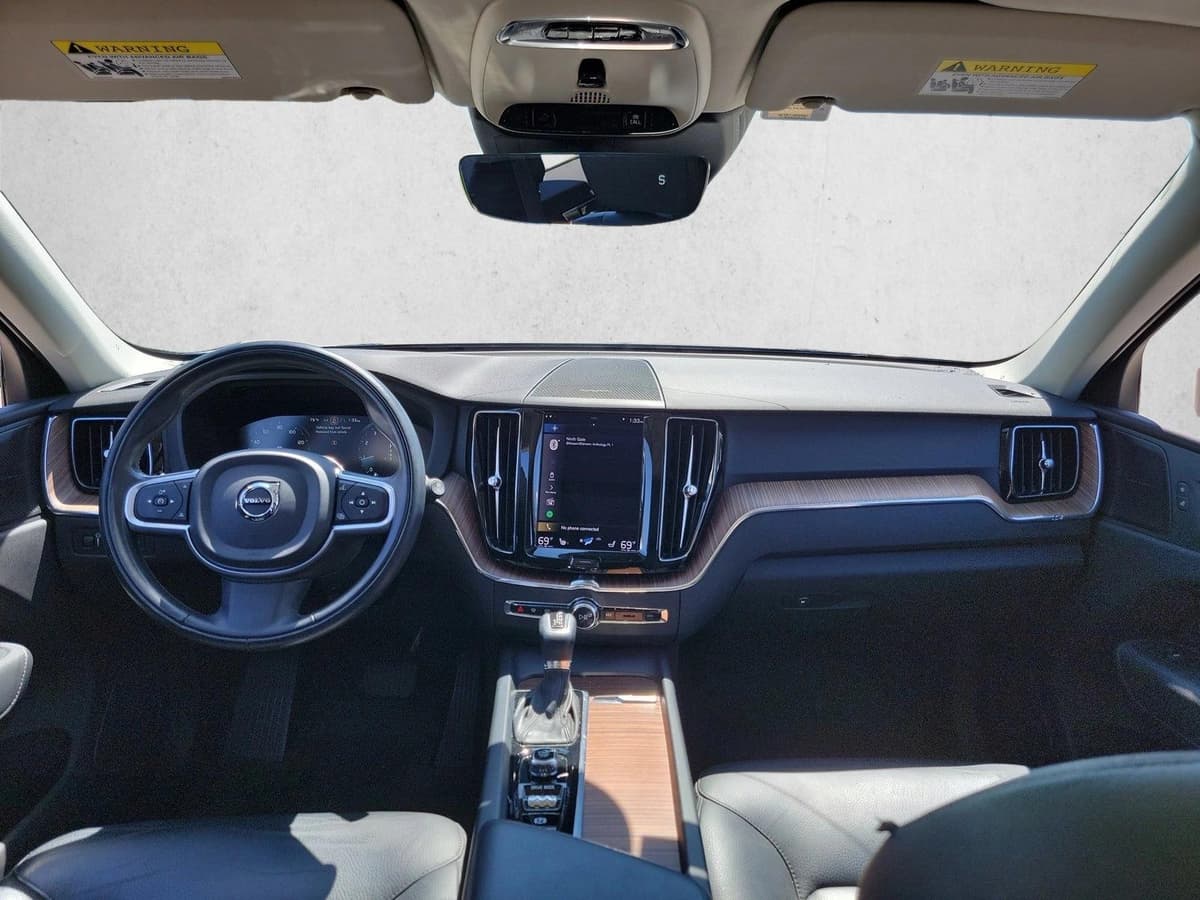 2021 Volvo XC60 - Image 17