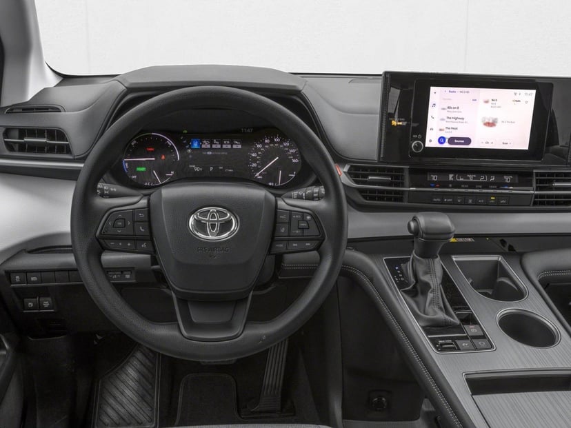 2026 Toyota Sienna - Image 4