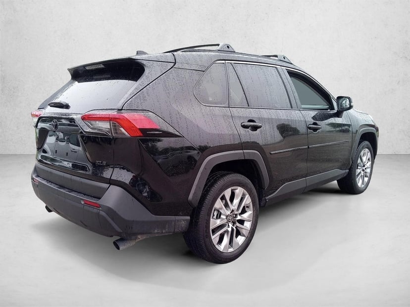 2025 Toyota RAV4 - Image 5