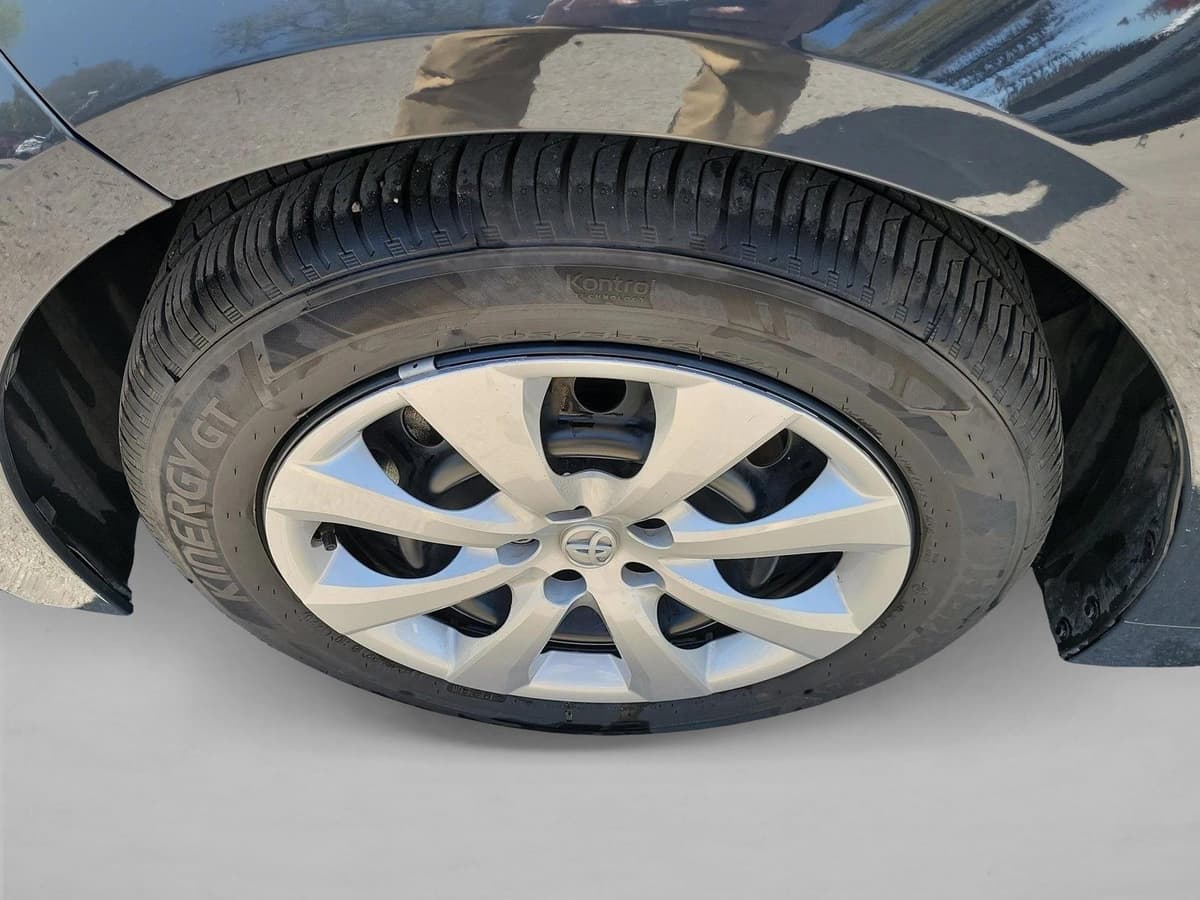 2025 Toyota Corolla - Image 9