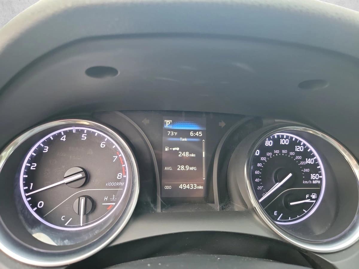 2020 Toyota Camry - Image 19