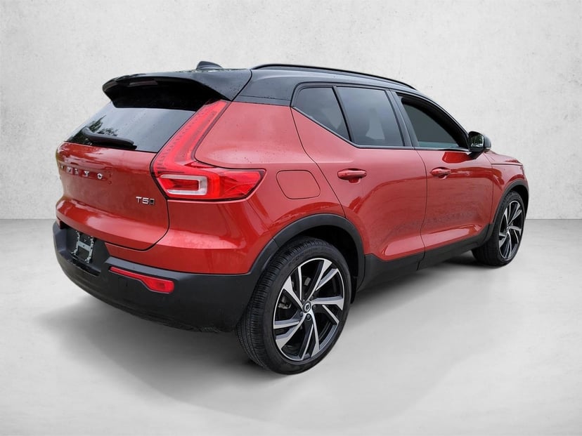 2022 Volvo XC40 - Image 5
