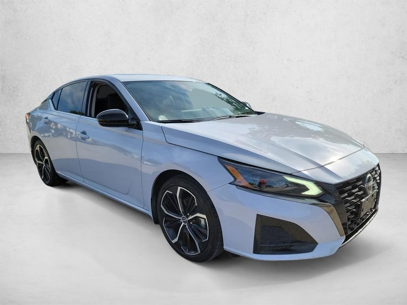 2023 Nissan Altima - Image 3