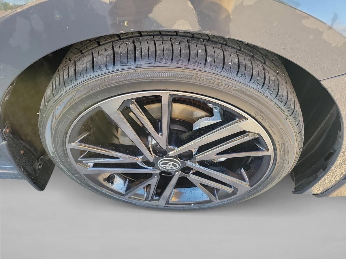 2025 Toyota Camry - Image 10