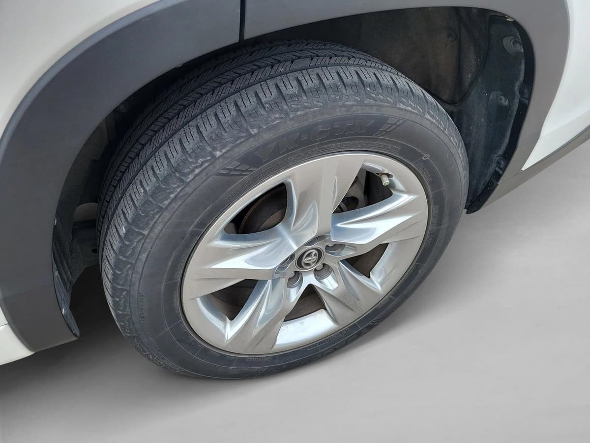 2017 Toyota Highlander - Image 9