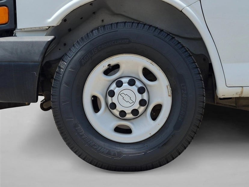 2015 Chevrolet Express 2500 - Image 21