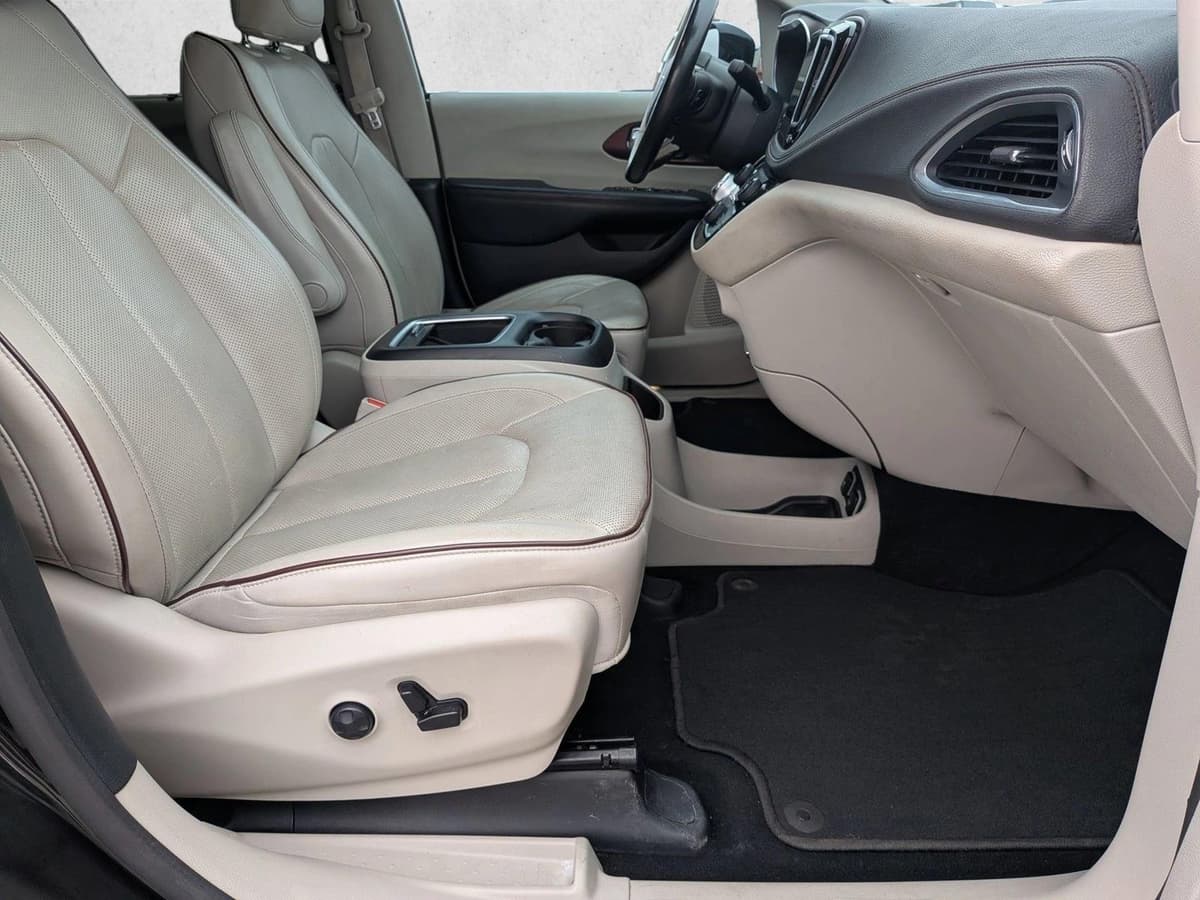 2020 Chrysler Pacifica - Image 21