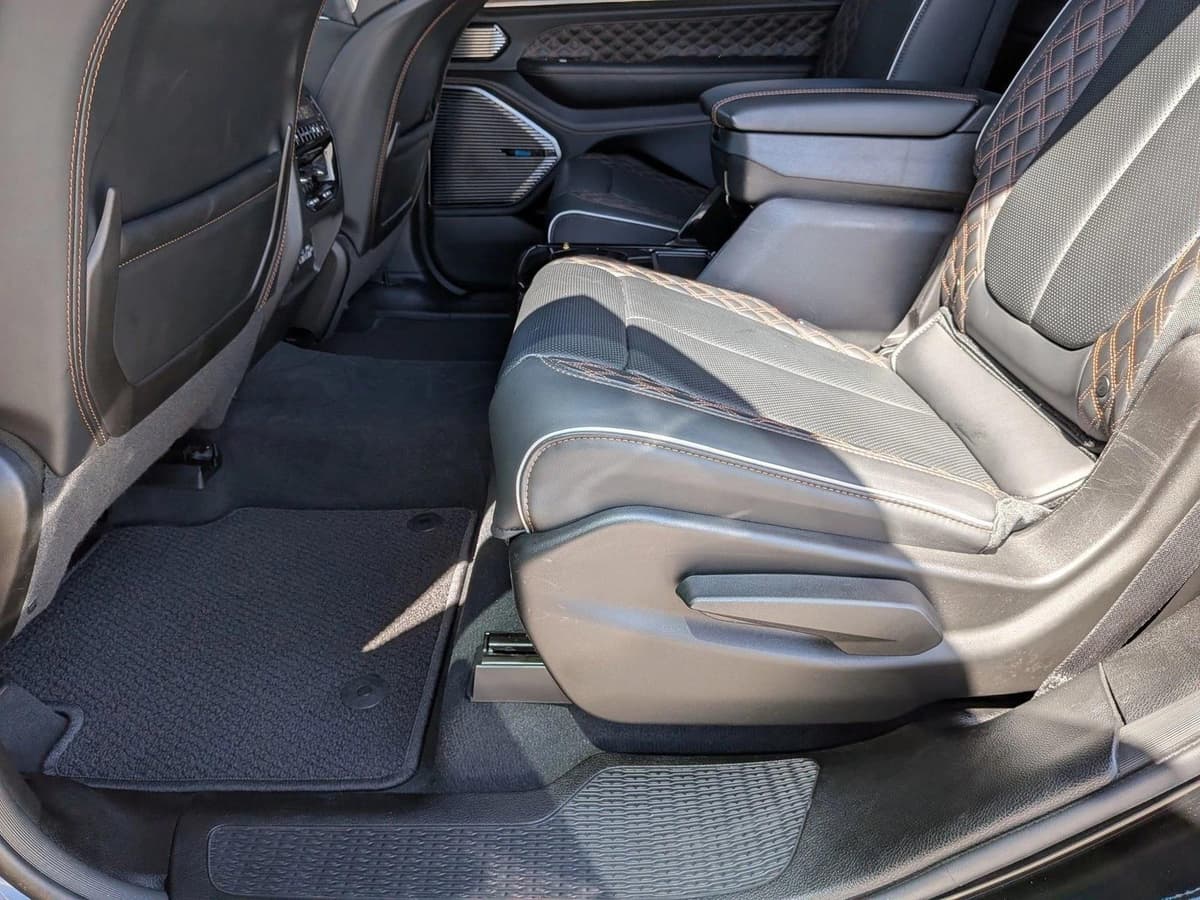 2024 Jeep Grand Cherokee L - Image 19