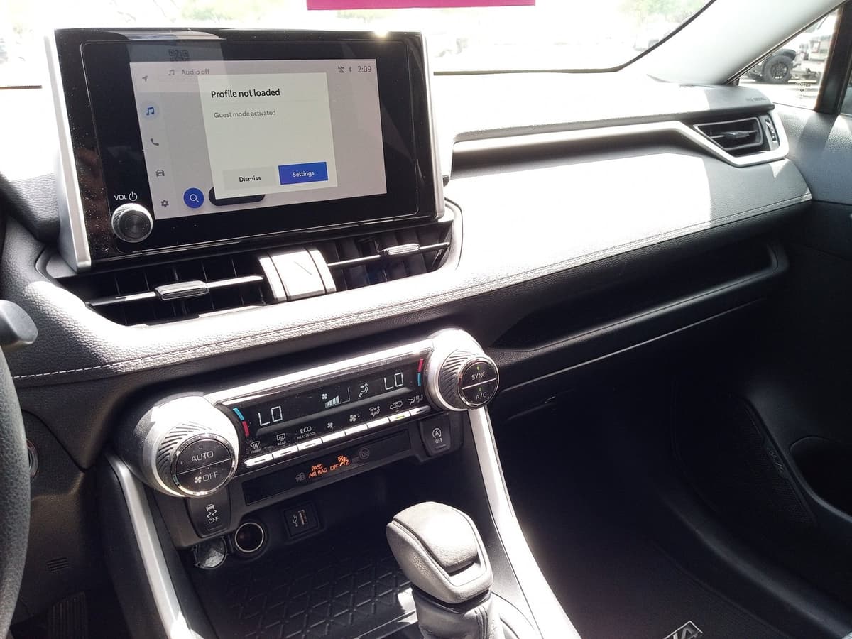 2023 Toyota RAV4 - Image 21