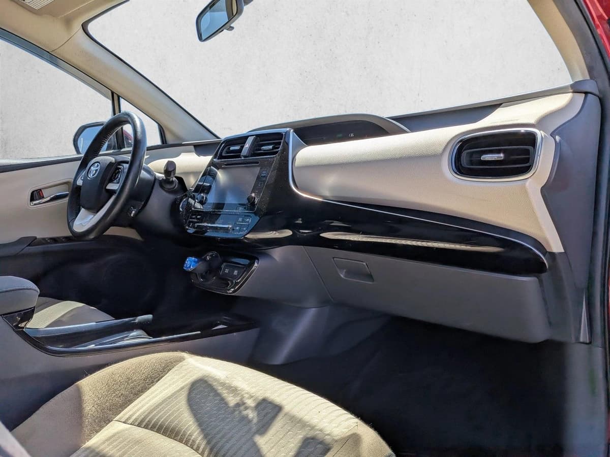 2016 Toyota Prius - Image 22