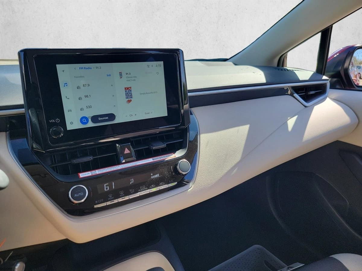 2025 Toyota Corolla - Image 19