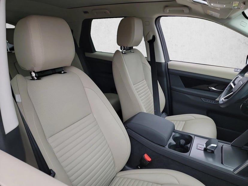 2025 Land Rover Discovery Sport - Image 15