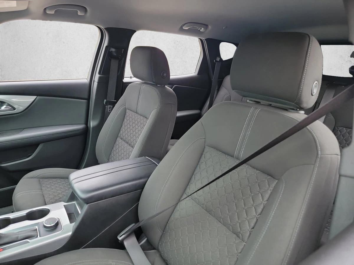 2020 Chevrolet Blazer - Image 13