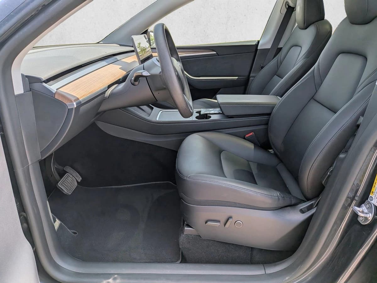 2024 Tesla Model Y - Image 18