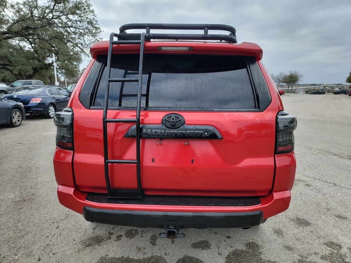 2020 Toyota 4Runner - Image 6