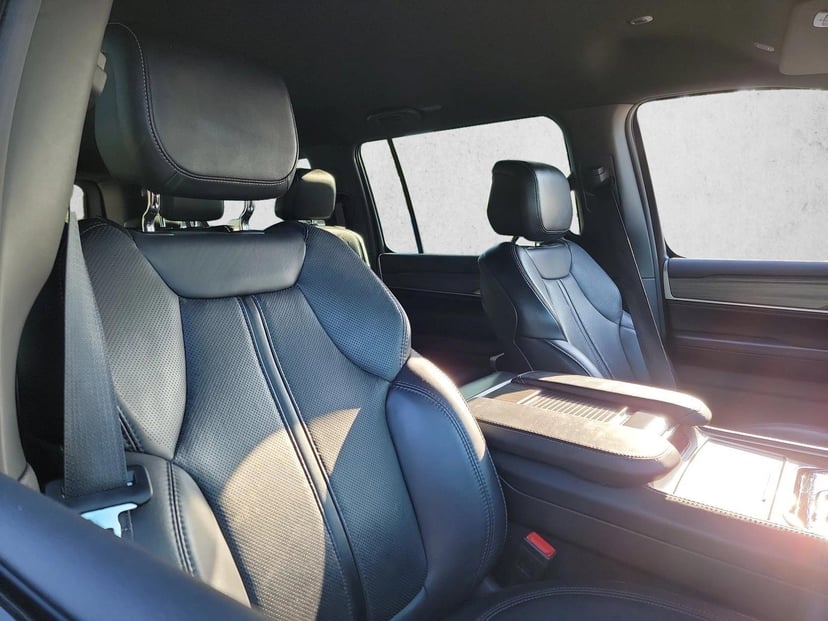 2024 Jeep Wagoneer L - Image 15