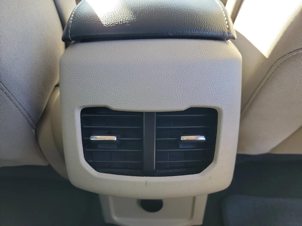 2020 Ford Fusion - Image 17