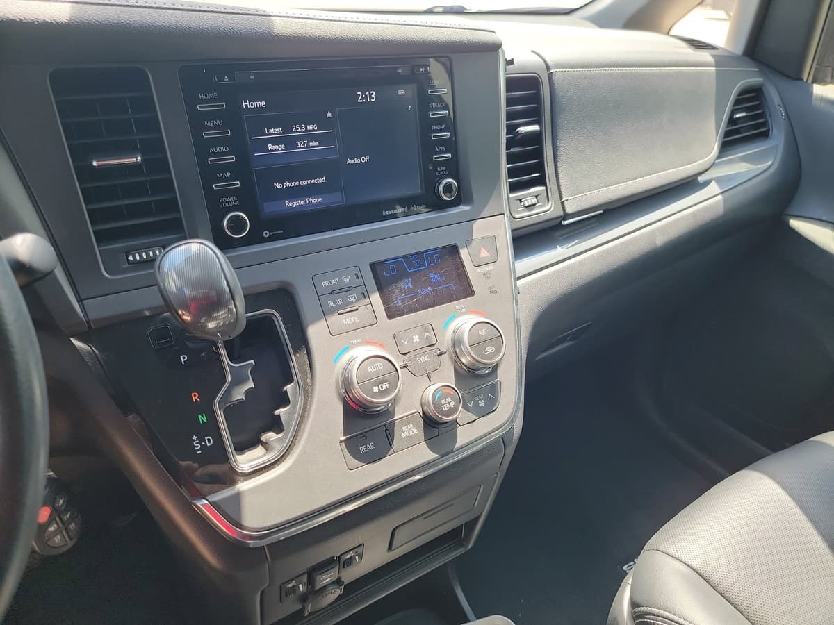 2019 Toyota Sienna - Image 19