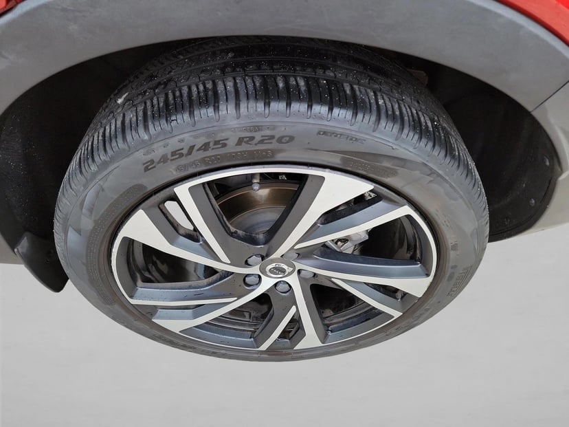 2022 Volvo XC40 - Image 12