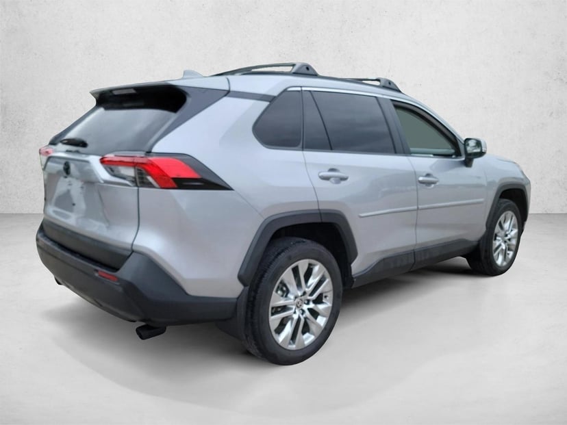 2025 Toyota RAV4 - Image 5
