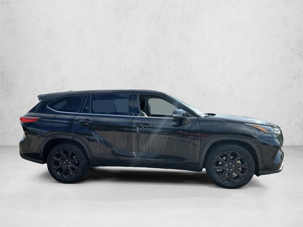 2022 Toyota Highlander - Image 4