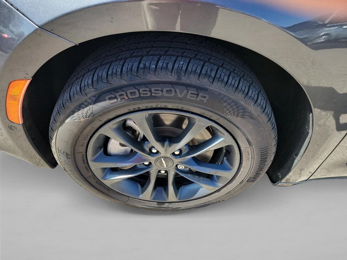 2020 Chrysler Pacifica - Image 9