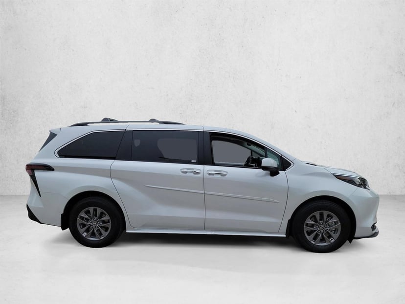2026 Toyota Sienna - Image 4