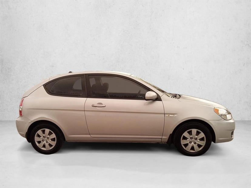 2010 Hyundai Accent - Image 4