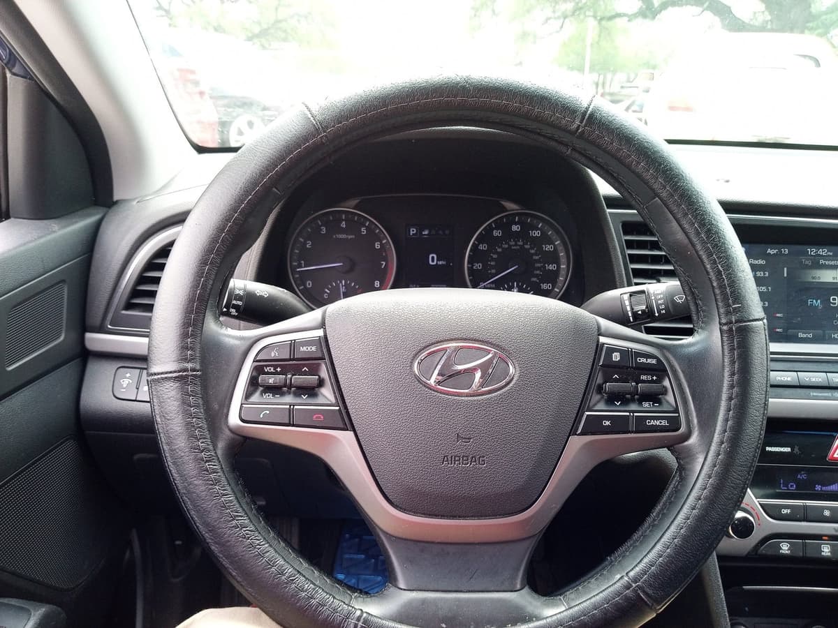 2017 Hyundai Elantra - Image 19