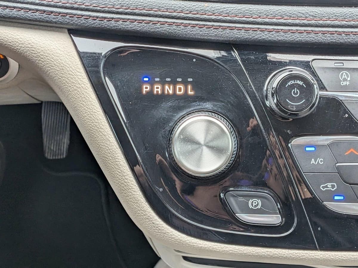 2020 Chrysler Pacifica - Image 15