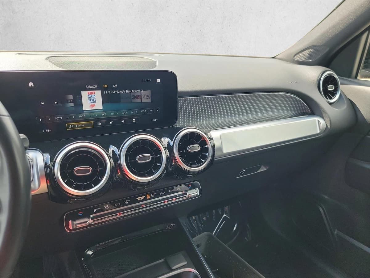 2023 Mercedes-Benz GLB 250 - Image 21