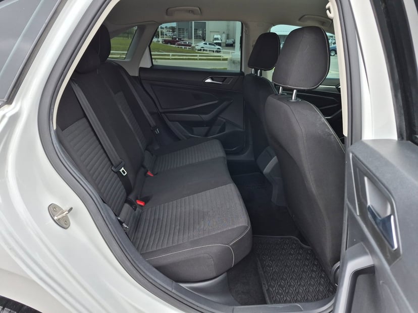 2022 Volkswagen Jetta - Image 19