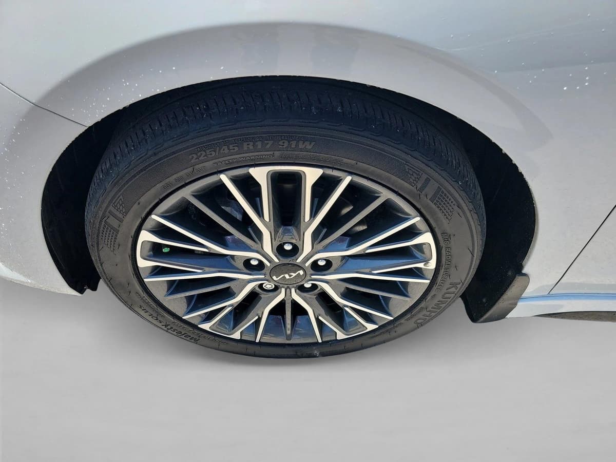 2023 Kia Forte - Image 9