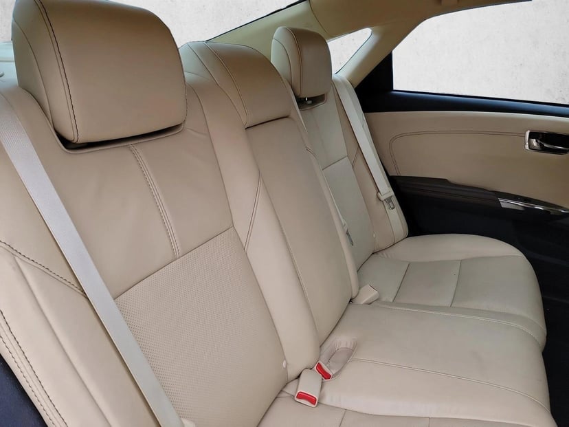 2016 Toyota Avalon - Image 16