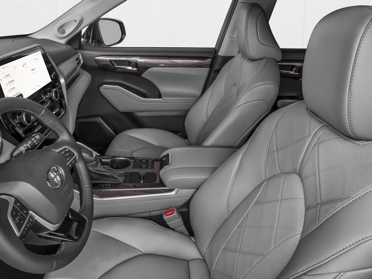 2026 Toyota Highlander Hybrid - Image 6