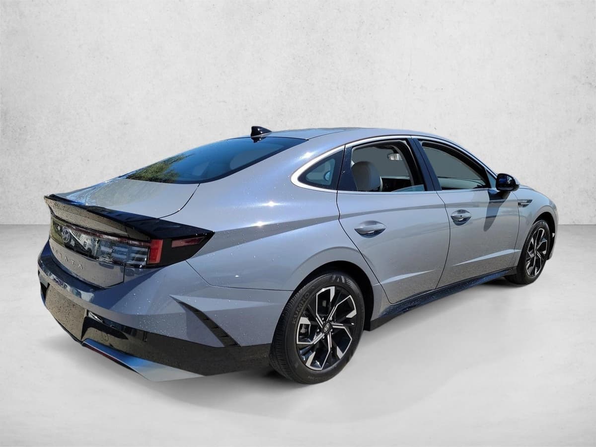 2025 Hyundai Sonata - Image 5