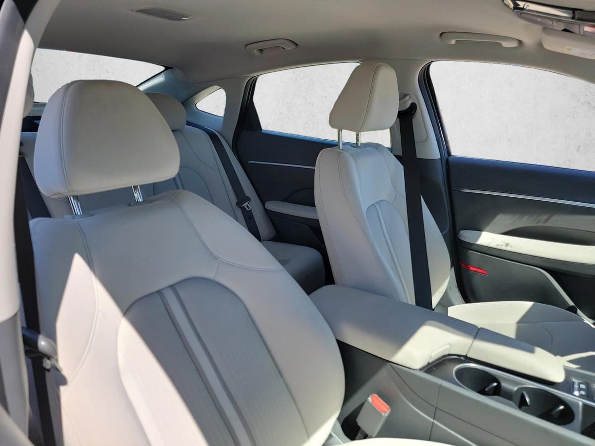 2025 Hyundai Sonata - Image 15