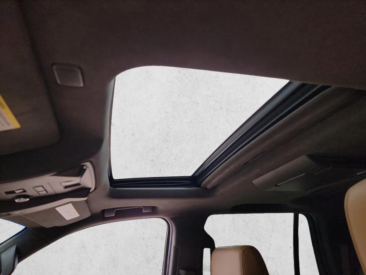 2017 CADILLAC Escalade - Image 22